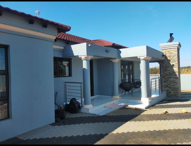 4 BEDROOM HOUSE FOR SALE IN MAVHUNDA A